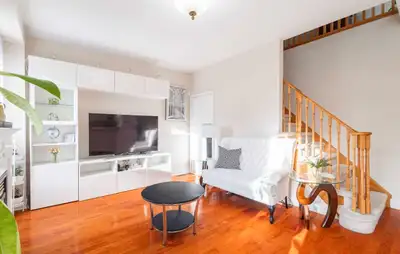 3+2 bedrooms, 3.5 washroom detached whole house for rent in a family friendly neighborhood in Missis...