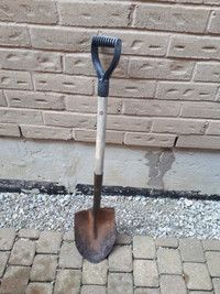 30" Shovel with handle