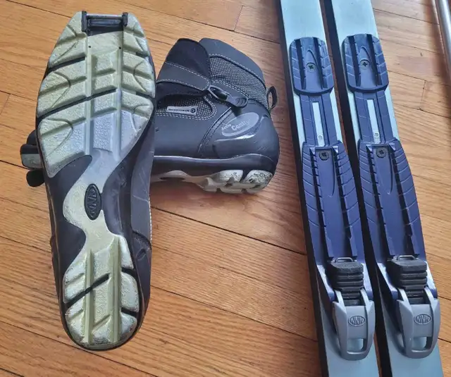 Cross Country Ski set - Mens 8.5 - 10.5 / Womens 9.5-11.5 in Ski in Winnipeg - Image 8