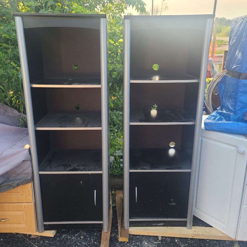 40.00 OBO Hutches & Display St. Albert Kijiji