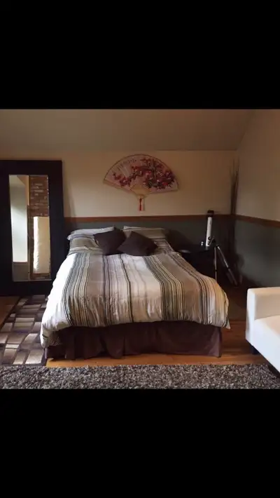 AVAILABLE IMMEDIATELY Looking for a roommate to share a beautiful character home in the scenic downt...