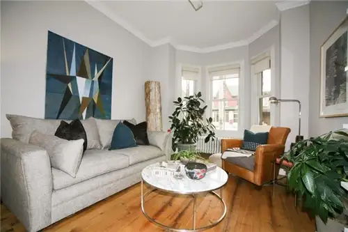 Gorgeous and spacious Kensington Market renovated, large 2-level, 1 bdrm apartment + den/office, ful...