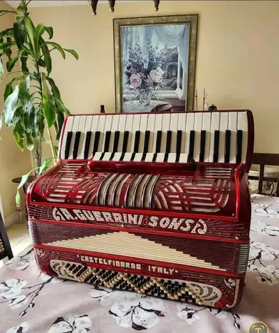 Guerrini accordion, View more