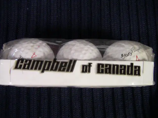 Nine Golf Balls - 10 pics in Arts & Collectibles in Ottawa - Image 2