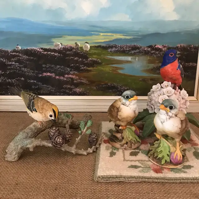 Pair of Baby Gold Finch Figurines by Andrea by Sadek  in Home Décor & Accents in Ottawa - Image 9