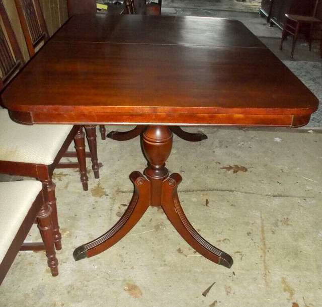 CONDO SIZE -MAHOGANY DINING TABLE in Dining Tables & Sets in Ottawa - Image 2