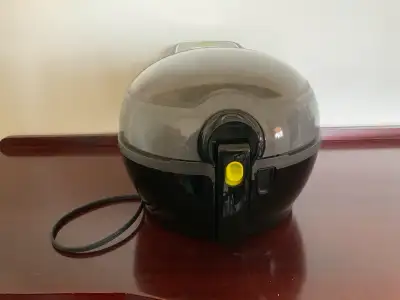 T-Fal ActiFry express - minimal use, like new condition. Have verified that it works. Manual and ful...