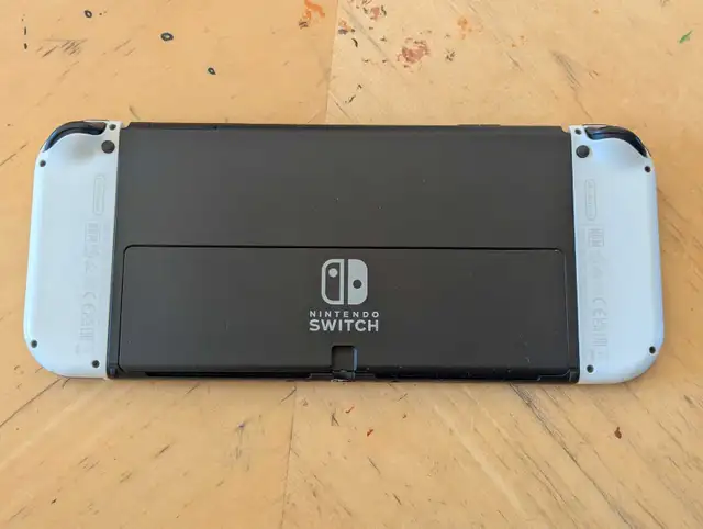 Nintendo Switch OLED - Not charging in Nintendo Switch in City of Montréal - Image 3