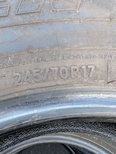 Toyo all season tires (4) 245/70 R17. Less than 20,000 km. Very good condition.