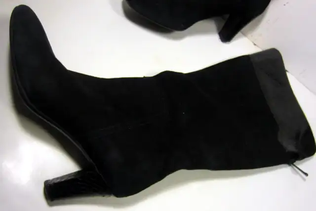 Women’s Bandolino Back Zippered Suede Boots in Women's - Shoes in City of Toronto - Image 6