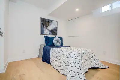 Room Rental – $950/month Walking distance from Ossington subway to the house please only call me 647...