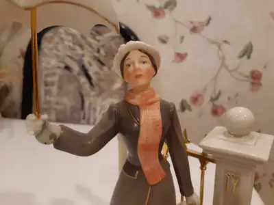 Rare Very hard/impossible to find "Practically Perfect in Every Way" Mary Poppins Statue by Lenox. A...