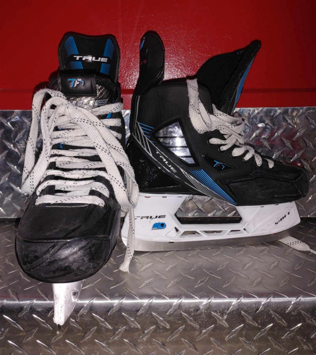 Patins de hockey, modèle TF7 de True  - Grandeur 6.5W dans Hockey  à Sherbrooke