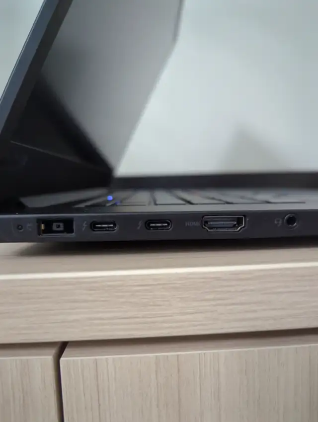 Lenovo ThinkPad X1 Extreme Gen 3 Laptop in Laptops in Markham / York Region - Image 5