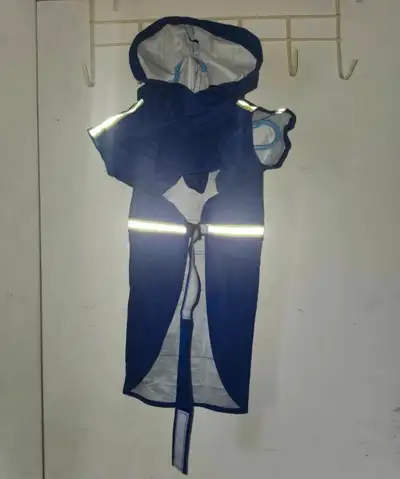 Dog raincoat Smoke free home Located in Westmount area No delivery or shipping Cash at pickup No e t...