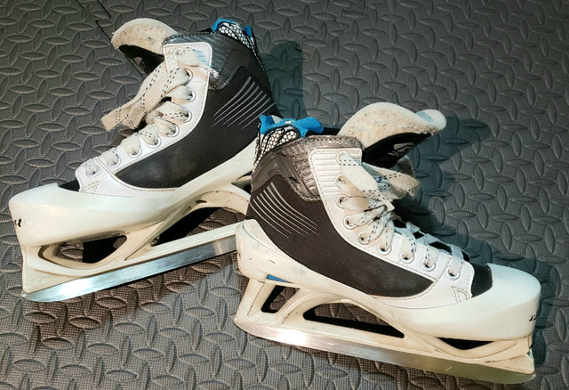 Bauer Reactor 2000 goalie skates - size 4.5D in Hockey in St. Catharines - Image 2