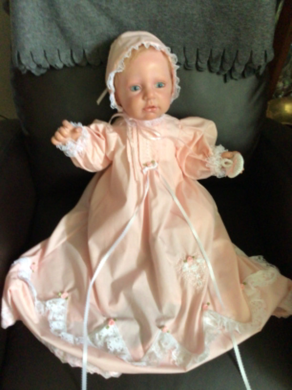 COLLECTIBLE REBORN BABY DOLL,  22 inches in Arts & Collectibles in Sault Ste. Marie - Image 4