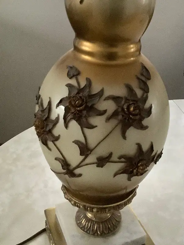 Antique table lamp in Coffee Tables in City of Toronto - Image 5