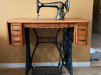 Vintage 1902 Singer Sewing Machine