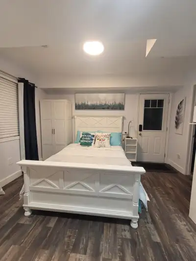 1 bedroom unit on main level available for rent