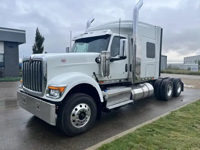 2025 International HX, Heavy Haul!! Cummins, Autoshift, 46's in Heavy Trucks in Saskatoon - Image 2
