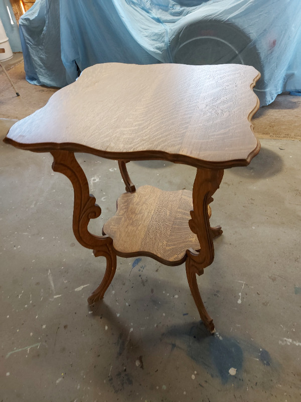 STUNNING VINTAGE TABLE in Other Tables in Trenton - Image 2