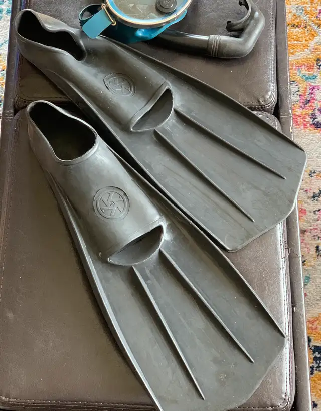 Vintage men’s sleeveless wetsuit and flippers, tall62863275907075122