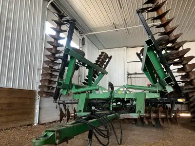 John Deere Disc - well taken care of and is in ready to work order. Tires & hoses in good shape. Loc...