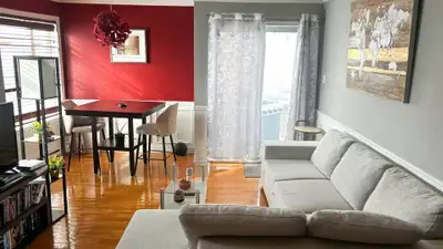 Condo 4 1/2 à louer à Saint-Constant. DISPONIBLE MAINTENANT Lave-vaisselle inclus. Situé au 3ème éta...