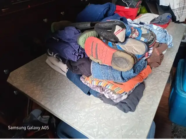 Kids clothes size 5 sweaters pants t-shirts shoes shorts hoodies in Kids & Youth in Oshawa / Durham Region - Image 2