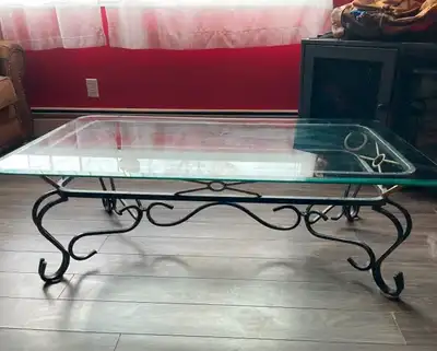 Coffee table + 2 end tables 90$ for set, View more