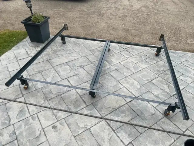 Deluxe King Size Metal Bedframe62863266090882123