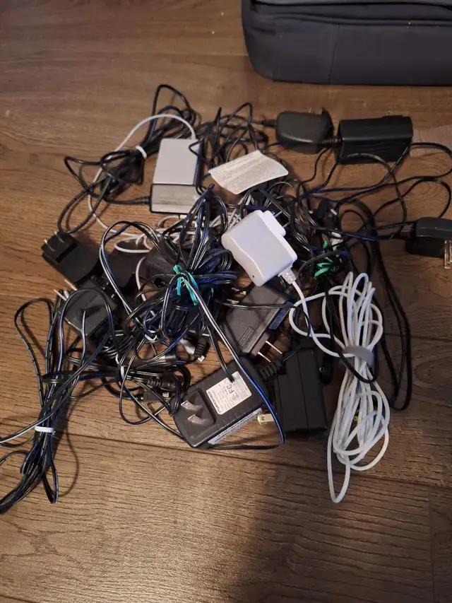 Various Guitar Equipment in Guitars in Brockville - Image 5