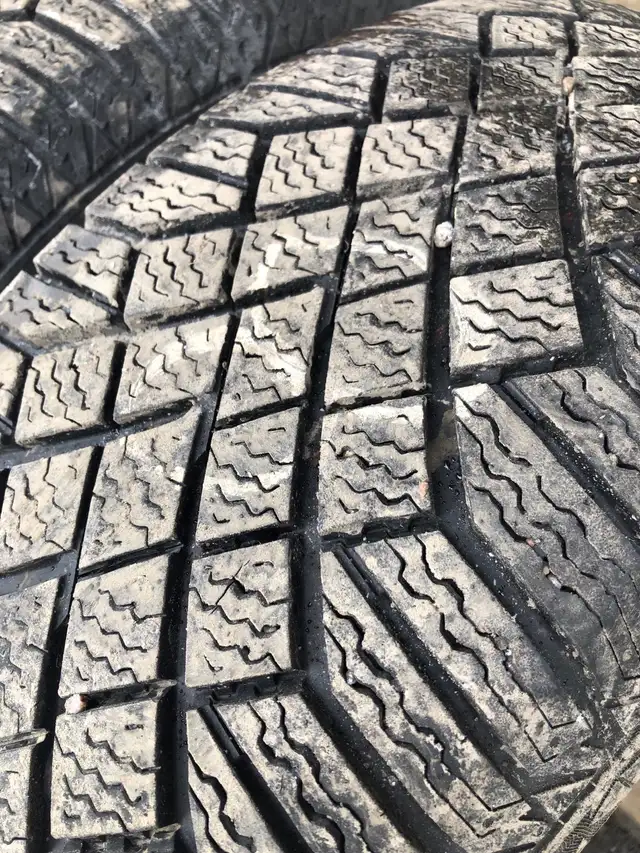 Pneus d'hiver 16" sur jantes VW 5x112 in Tires & Rims in Lévis - Image 4