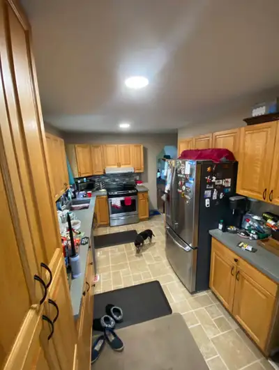 This bright and well-maintained upper-level house is ideally located just a 5-minute walk from Lafar...