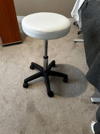 Adjustable stool 