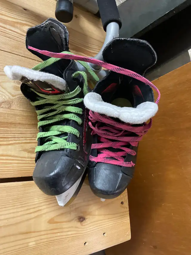 Skates Youth  size Y12.5 in Skates & Blades in City of Toronto - Image 2