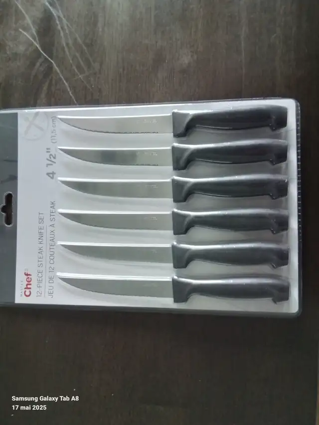 12 New Steak Knives454687454775234561