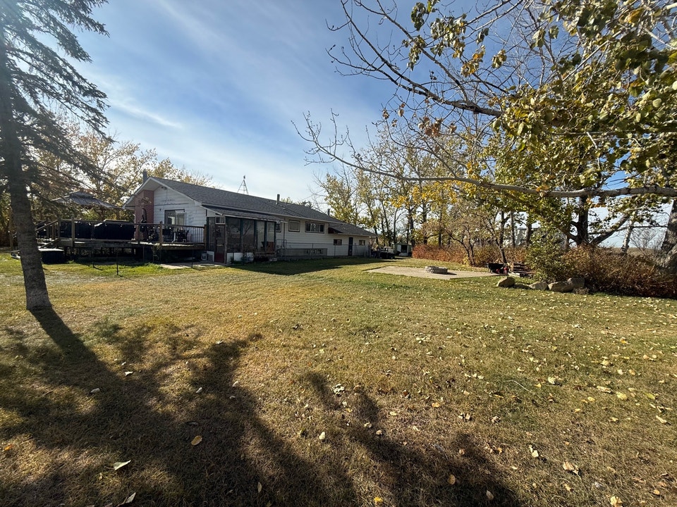 Acerage house for rent 20 acres 2