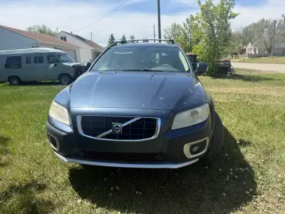 Running Volvo awd strong automatic gearbox good breaks no rust good tyres on 18 inch alloy rims Heat...