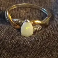 10K CBE 2 Toned Gold Ring with Opal Stone Bague diamond Or 10 K