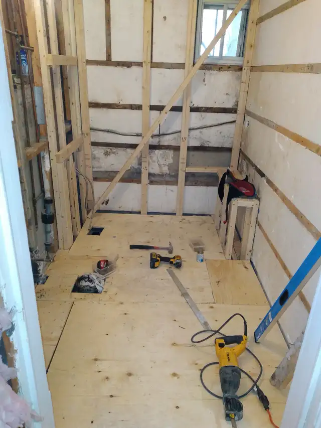 1$ pose plancher flottant in Flooring in City of Montréal - Image 3