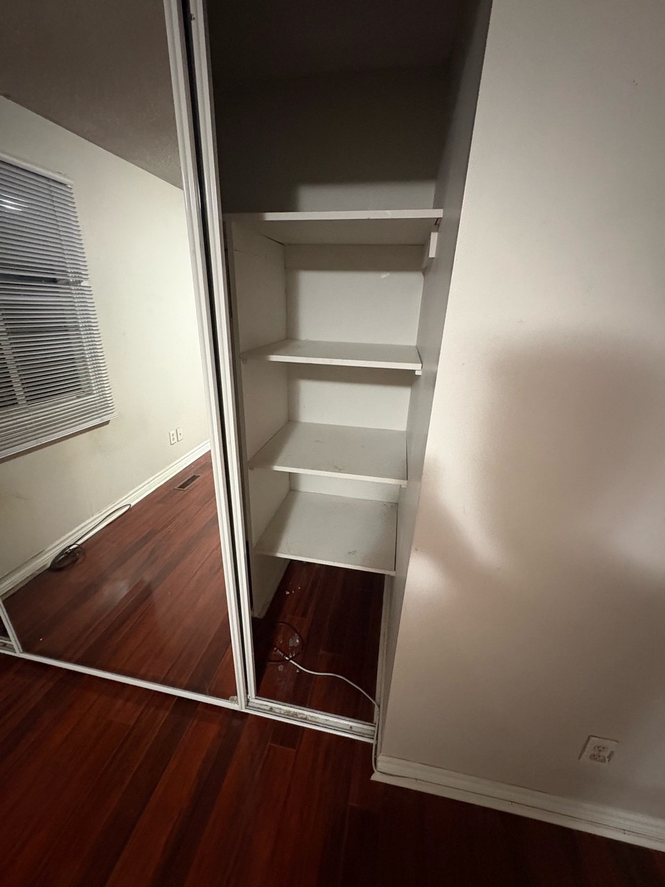 Large Private Master Bedroom – Central Brampton 5