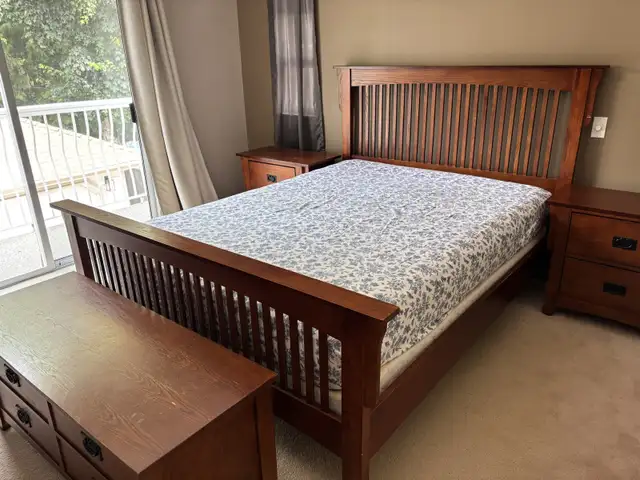 Bedroom Set (5 pieces) in Multi-item in Burnaby/New Westminster - Image 2