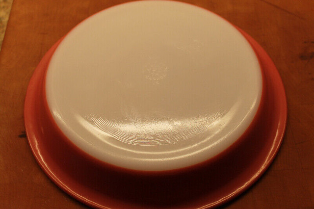 Pyrex - Pie Plate, Pink 9 inch, Number 209, in Kitchen & Dining Wares in Ottawa - Image 3
