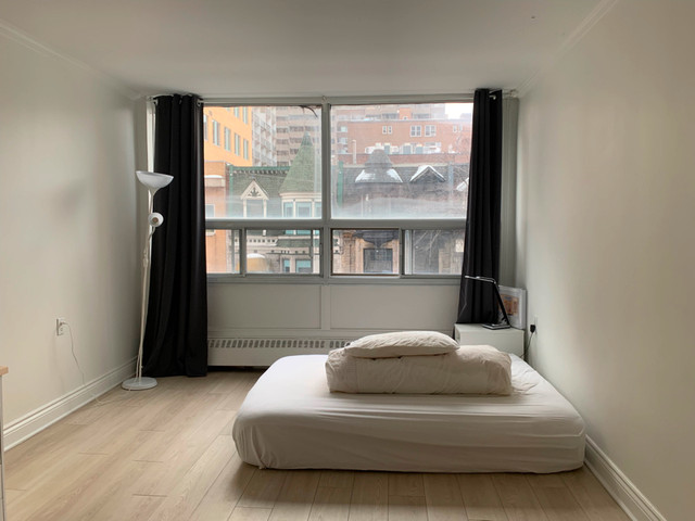 Newly renovated (2023), 1 bedroom +den APT Station Guy-Concordia in Short Term Rentals in City of Montréal