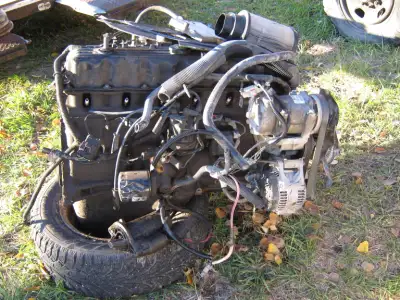 Used 4.2 liter Jeep engine out a 1998 TJ ,was running then I pull out,275.000km on it,perfect for re...