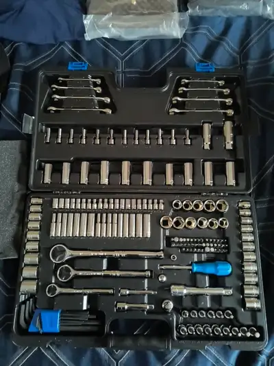 Mastercraft Tool Set , Full Set ,, Nothing Missing , 3 Size Wratchets , wrenches , Allen Keys, Other...