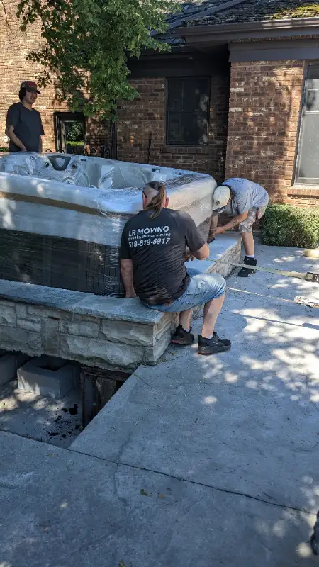 HOT TUB MOVERS in Hot Tubs & Pools in London - Image 9