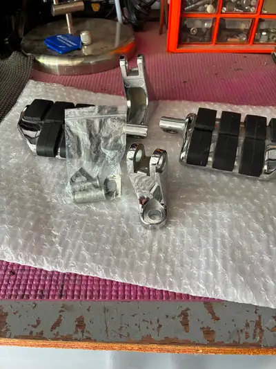 Upgrade your ride with these chrome motorcycle foot pegs, featuring durable rubber grip inserts for...